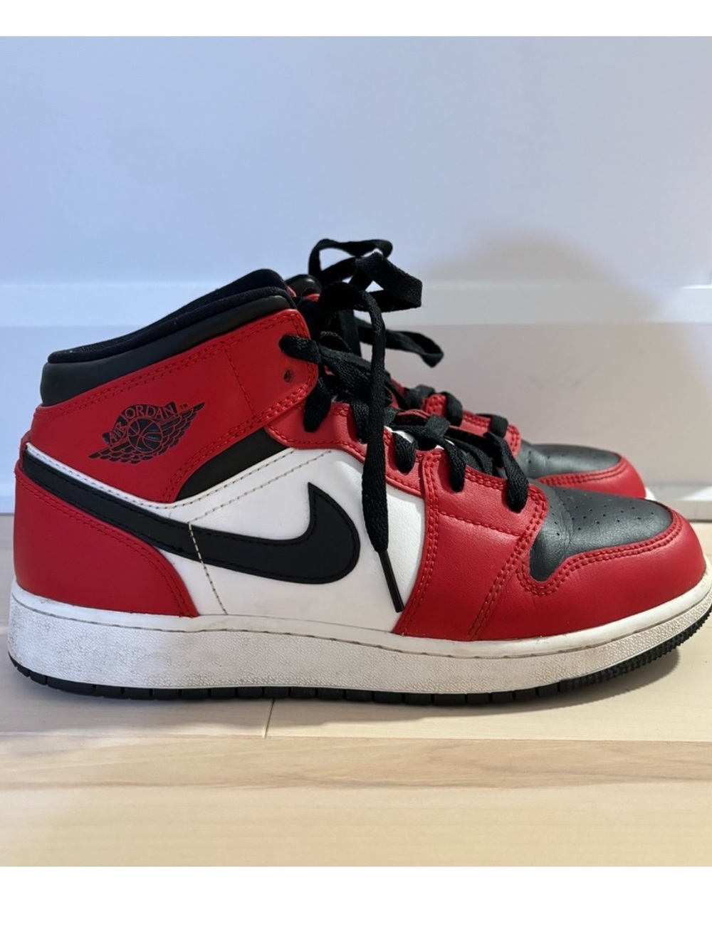 Jordan 1 Mid Chicago Toe